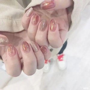 ​被种草了，玻璃纸半透感美甲美出天际