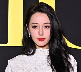 ​大瓜来了？圈内人曝黄景瑜二婚，迪丽热巴邀请函称呼已经变成夫人