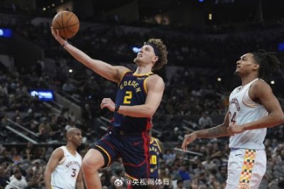 ​勇士42分大胜马刺