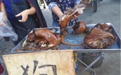 ​男子卖狗肉被爱狗人士暴打5小时，并逼其下跪道歉,法院判了。