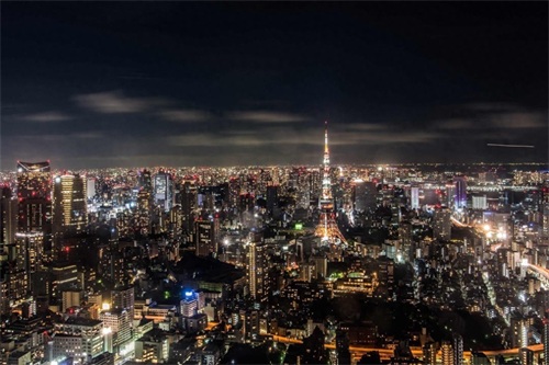 六本木是日本东京港区其中一个区域,位于东京日比谷沿线