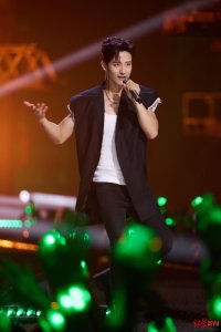 ​勾起回忆杀，37岁张峻宁回应“不红体质”：演员是很被动的