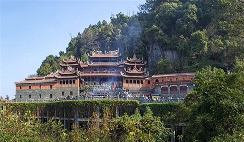 清水岩位于福建省安溪县城西北的蓬莱山，始建于北宋