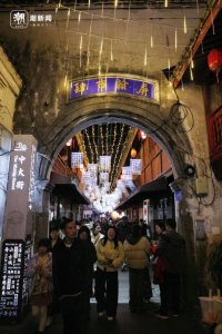 ​古色古香过大年 定海古城游人如织