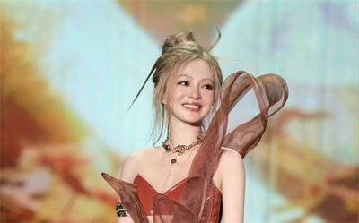 ​张韶涵遭亲妈卷走1.2亿！父母联手吸血背后真相