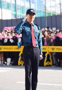 ​金俊秀退伍 结束21个月义务服役