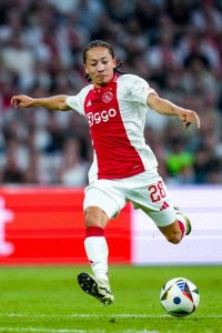 ​阿贾克斯公布本轮首发，21岁华裔球员菲慈佔-天乐替补