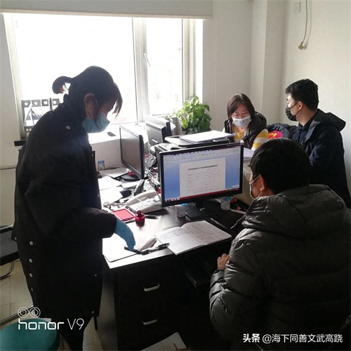 天津海下同善文武高跷捐款献爱心。