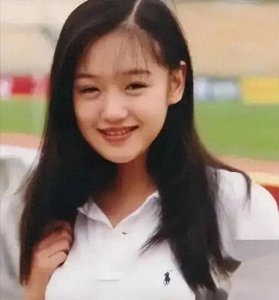 ​薛佳凝新恋情曝光，与神秘男子当街亲吻