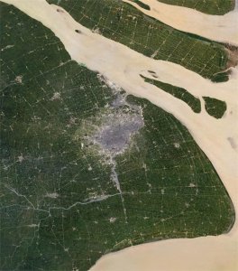 ​1985年vs 2022 上海卫星地图：惊人对比，揭示城市脉络演变！