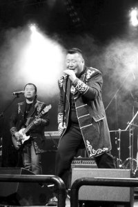 ​「震惊」蓝野乐队主唱白沙昨日下午因病离世，难以割舍“这片草原”……