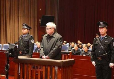 ​湖南一厅官包庇黑社会敛财千万，马仔帮忙打理赃款获刑5年