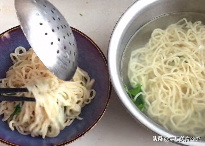 在家教你做炸酱面，鲜香味美，营养筋道，不错的家常美味