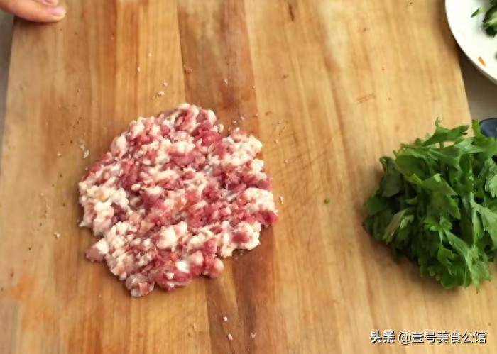 在家教你做炸酱面，鲜香味美，营养筋道，不错的家常美味