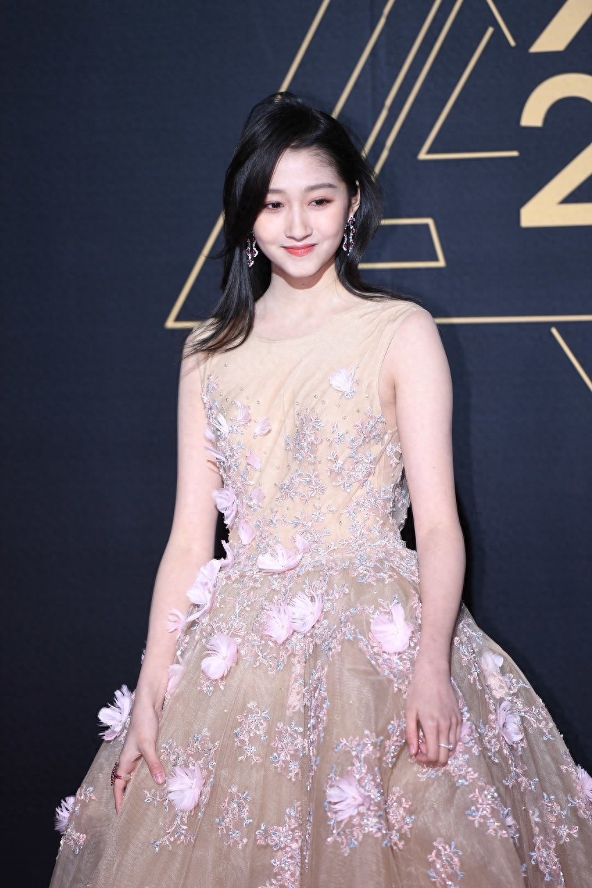 关晓彤的长款礼服造型,仙女气十足