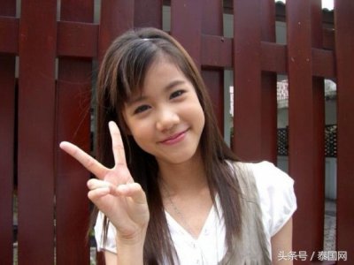 ​泰国女星Esther “小尼姑”少女时期青涩美照