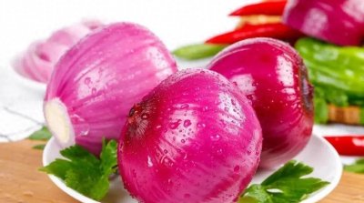 ​洋葱配什么菜最好吃？3种经典做法，简单易学鲜香解馋，顿顿光盘