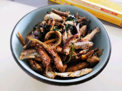 ​别怪我没告诉你，生煎山溪小杂鱼这么做最好吃