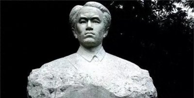 ​他与朱毛、彭德怀并列井冈山四大巨头，如若不死，将是第三元帅！