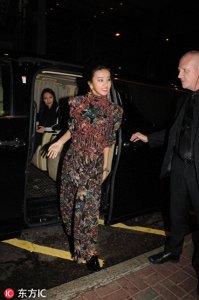 ​木村拓哉15岁女儿携妈妈工藤静香来港，光希五官完美牙齿却太长