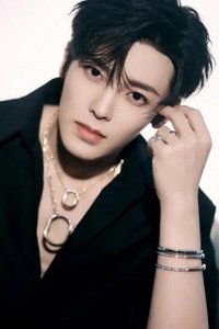 ​候明昊：丰富多彩的人生经历