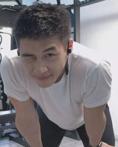 ​可爱又性感的直男帅哥！满屏色气满满