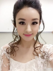 ​赵丽颖片酬一集百万甩袁姗姗八条街，当红女星片酬差距到底多大