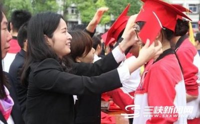 ​夷陵中学900学子迈过成人门