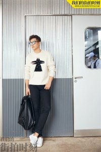 ​韩东君演绎初秋穿搭 阳光暖男电力十足