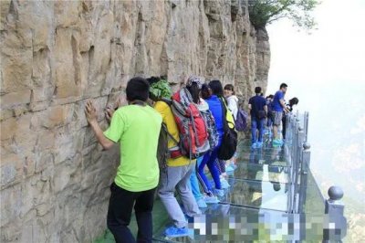 ​天门山在哪里（天门中断楚江开的天门山在哪里）