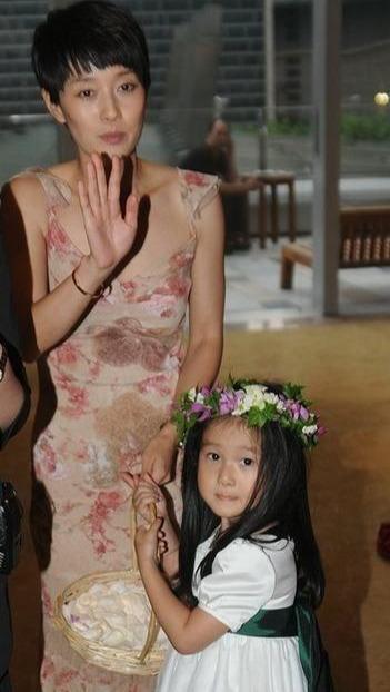 伊琍离婚:五年里斩获3个视后4个影后,对文章说:彼此成就