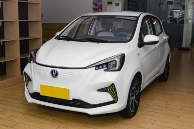 ​长安奔奔新能源e-star2022款(好看也好开的代步小车，奔奔E-Star家用成本高不