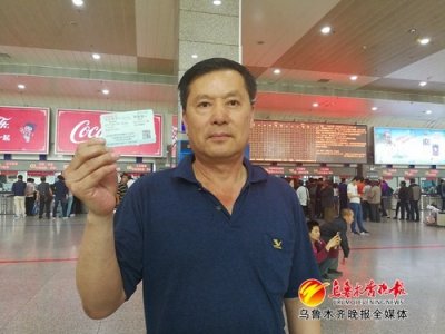 ​乌鲁木齐至阿勒泰火车票开售 首张车票花落他家