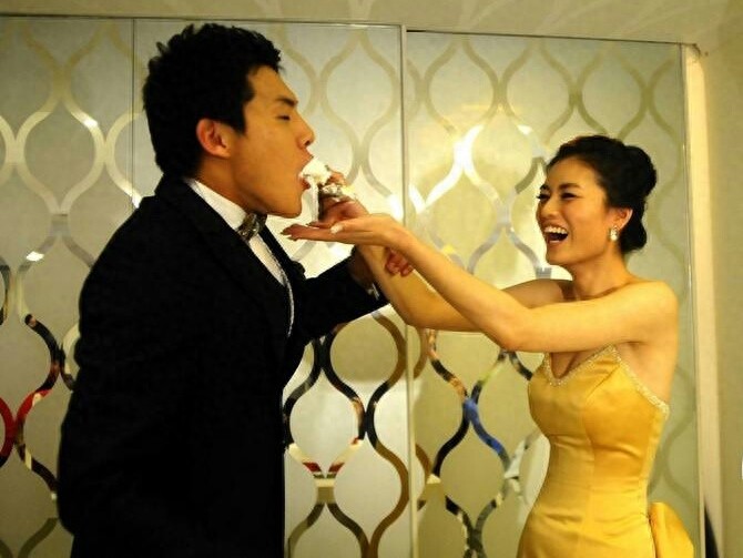 中国传奇门将王大雷，年轻时尚有型的超级爱家好男人