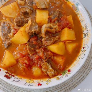 ​番茄土豆炖牛腩，激发味蕾的香浓热情！