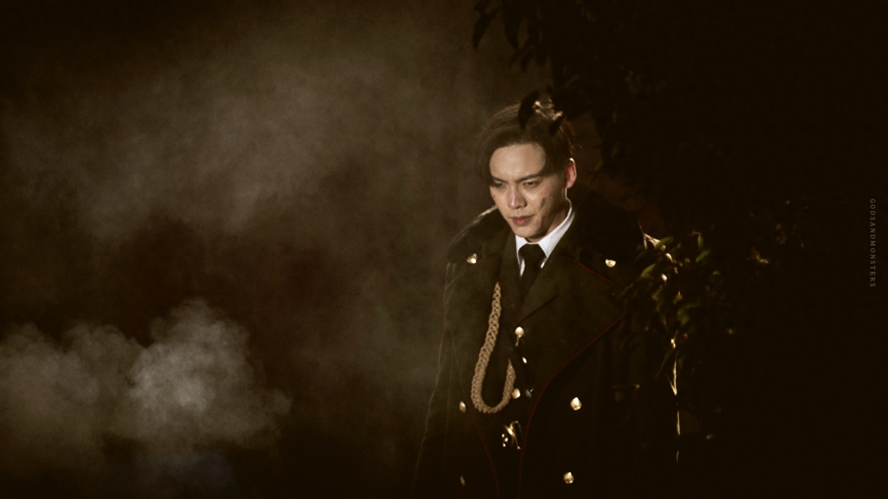 老九门再曝陈伟霆新照，佛爷伤痕造型英武霸气