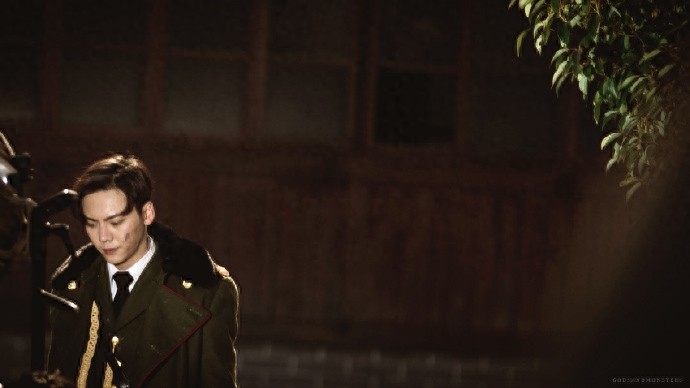 老九门再曝陈伟霆新照，佛爷伤痕造型英武霸气