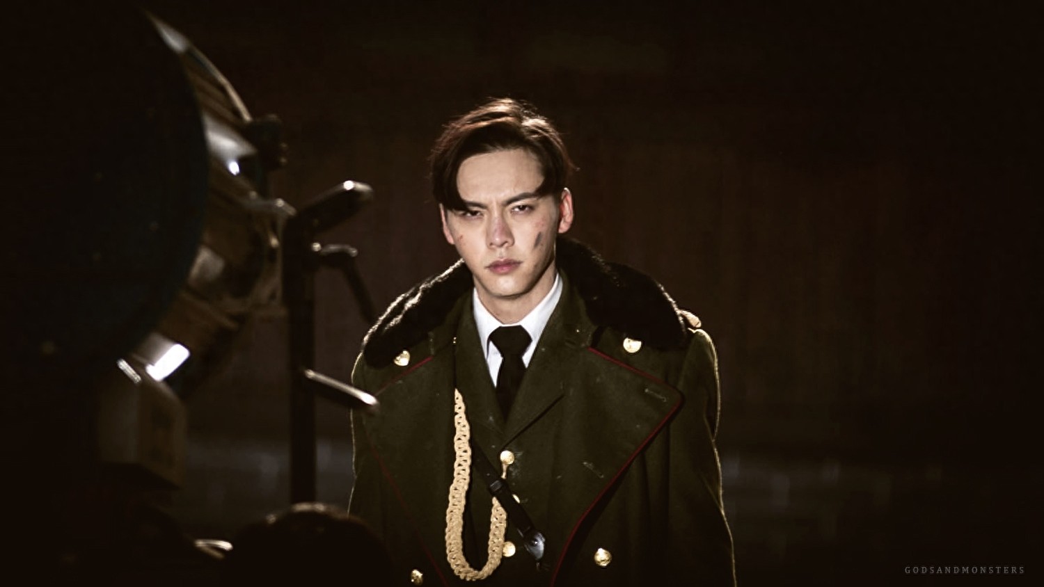 老九门再曝陈伟霆新照，佛爷伤痕造型英武霸气