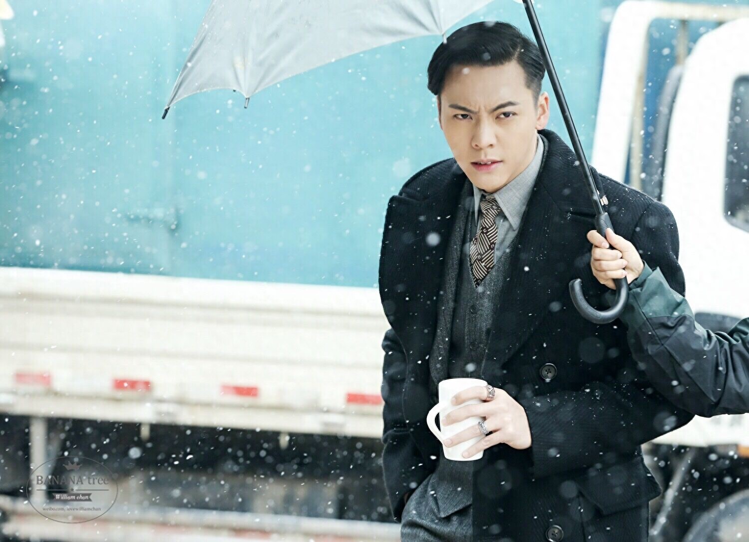 老九门再曝陈伟霆新照，佛爷伤痕造型英武霸气