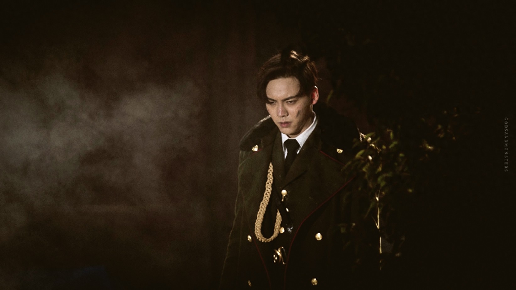 老九门再曝陈伟霆新照，佛爷伤痕造型英武霸气