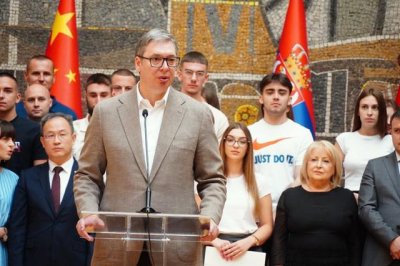 ​武契奇嘱咐塞青少年：别忘记中国是我们的铁杆朋友，你们在华所学将终生难忘