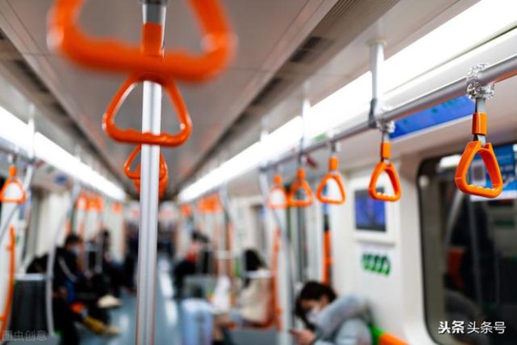 当你坐地铁的时候耳朵会不会感到不适「当你坐地铁的时候耳朵会不会感到不适」