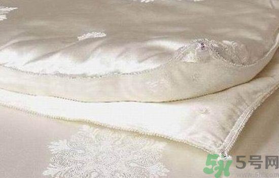 盖蚕丝被有什么好处?蚕丝被的好处和功效