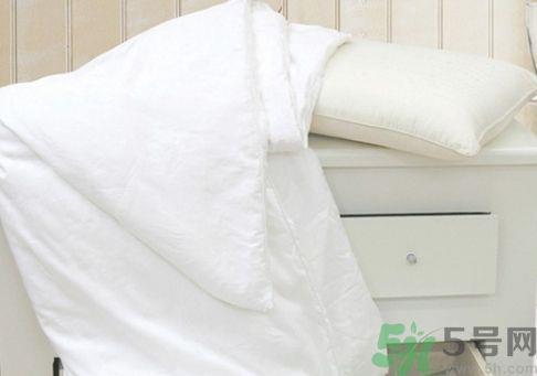 盖蚕丝被有什么好处?蚕丝被的好处和功效