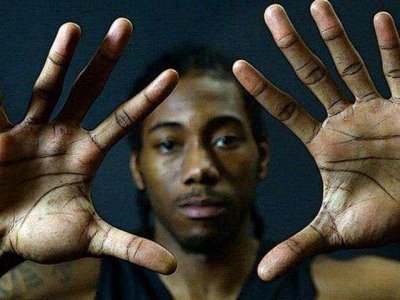 ​伦纳德的手掌到底有多大？看了这5张照片你就有答案