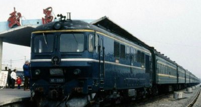 ​1997年荣家湾车站事件：两人违规操作，致火车相撞，126人遇难