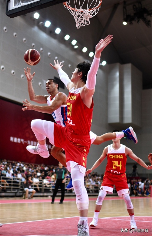 昆山国际男篮锦标赛，中国队78比72胜波多黎各队