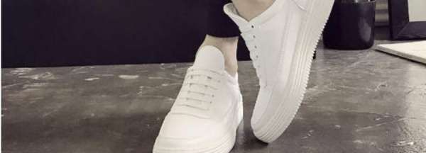 白鞋刷完后有必要裹卫生纸吗,洗白鞋的时候为什么要拿卫生纸包起来图6