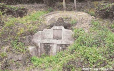 ​坟上不长草后代必出是凶是吉，不长草对后代的发展不利