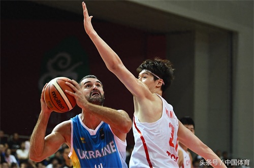 2018国际男篮锦标赛次轮 中国红队2分险胜乌克兰队